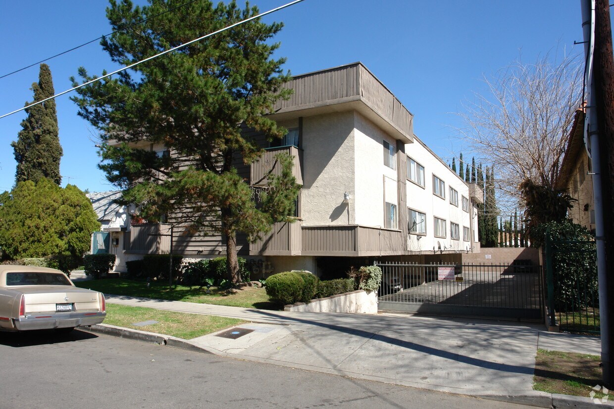 Building Photo - 6716 Sylmar Ave