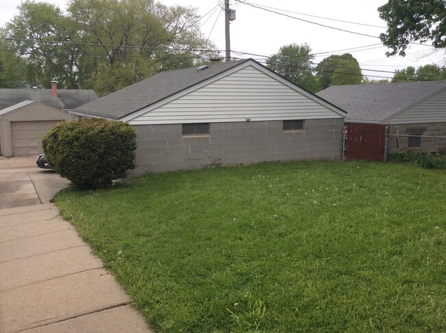 Foto del edificio - 3 bedroom updated South Omaha home with GA...