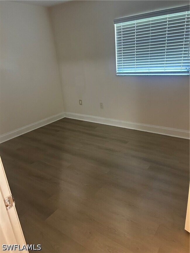 Foto del edificio - 735 98th Ave N