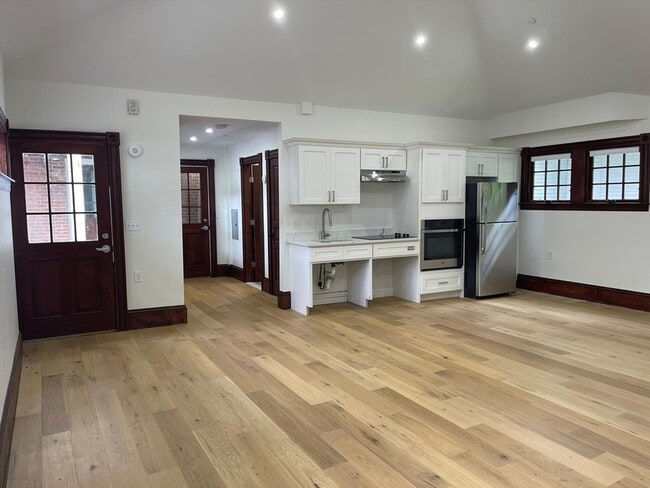 Building Photo - 41 Summer St