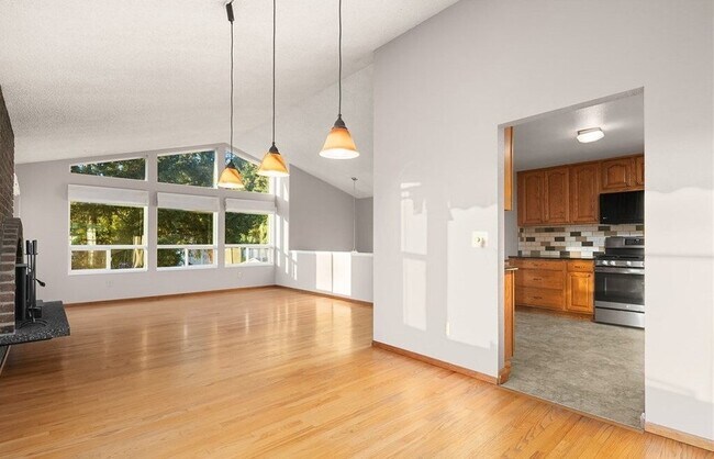 Foto del edificio - 4 Bed, 2.5 Bath Conveniently-located Single-family House Available for Rent!
