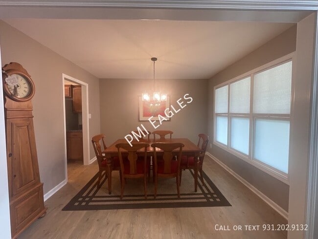 Building Photo - Move In Special 1/2 Off Rent