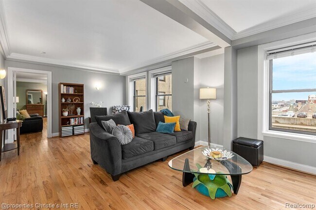 Building Photo - 15 E Kirby St