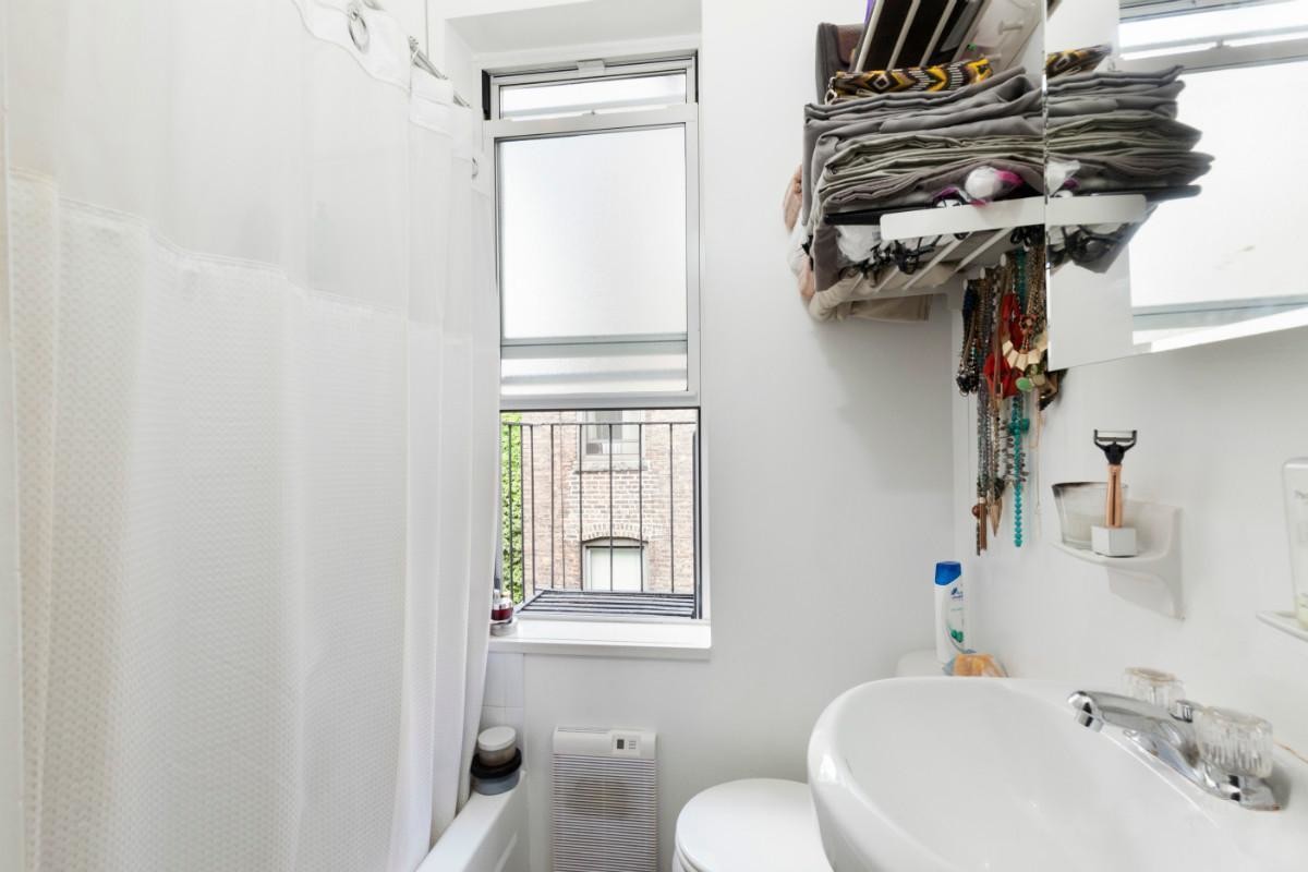 Building Photo - 307 East 18th Street