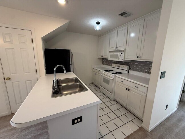 Foto del edificio - 2820 Florence Dr