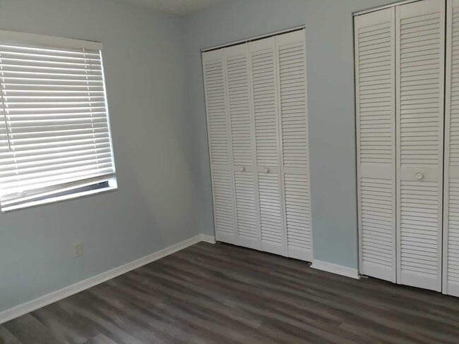 Foto del edificio - 4648 Summit Blvd