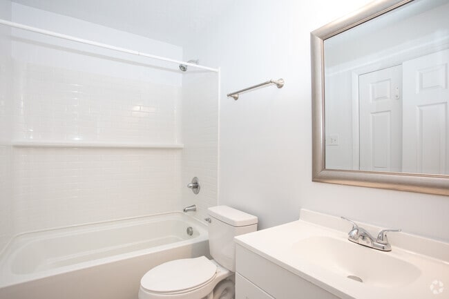 3BR, 1.5BA - 1,315SF - Bathroom - Gorman Crossings