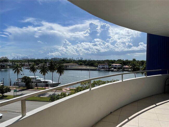 Building Photo - 5151 Collins Ave