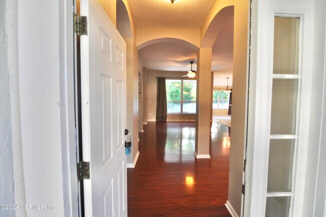 Foto del edificio - 1989 Hollington Dr