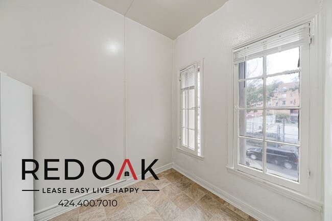 Building Photo - 746 S Coronado St