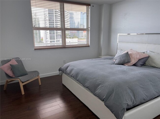 Building Photo - 1155 Brickell Bay Dr