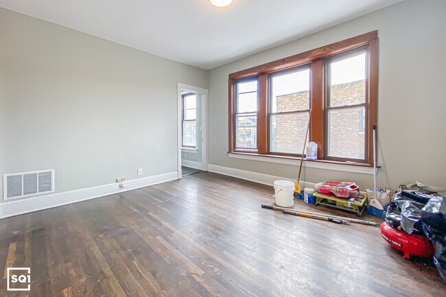 Building Photo - 4002 N Southport Ave