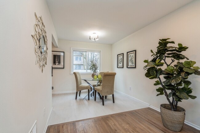 Dining View - 110 Wellington St