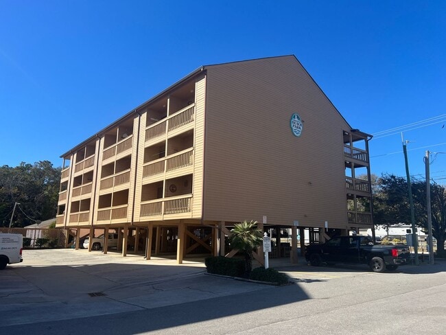 Building Photo - Walk to the Beach! Two-bedroom condo in Myrtle Beach. Adjacent to Beach Access!