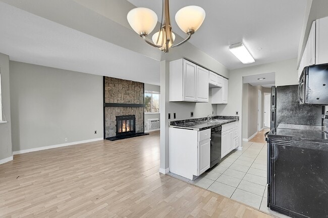 Photo - $1,650.00 - 2 Bedrooms, 1.5 Bathrooms Condo in Aurora with Cozy Fireplace!