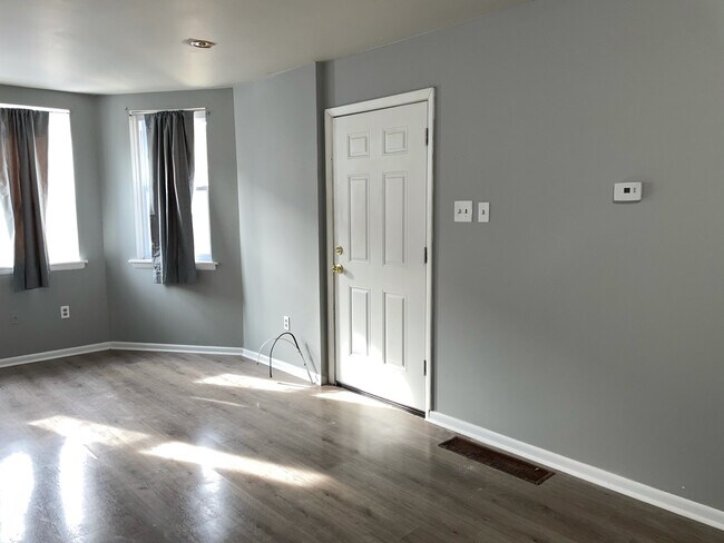 Foto del edificio - 2933 W Diamond