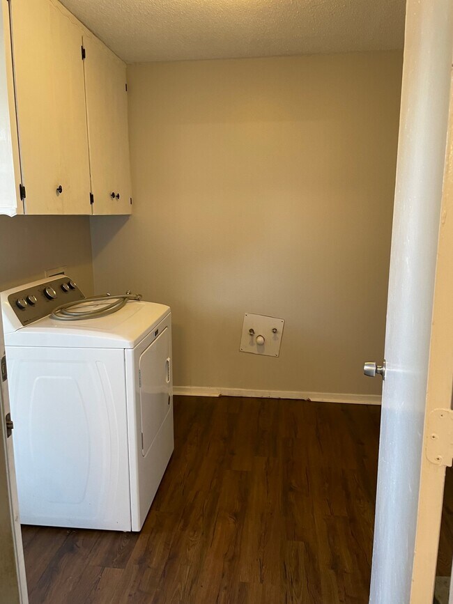 Foto del edificio - 1225 W Hanna St