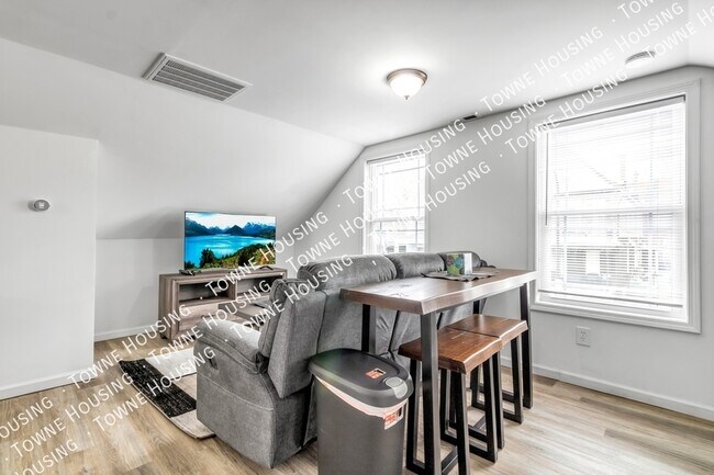 Foto del edificio - 240 Trenton Ave