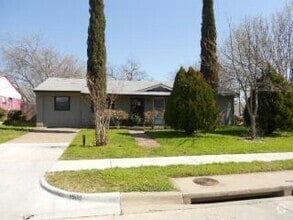 Building Photo - 1500 Meadows Dr
