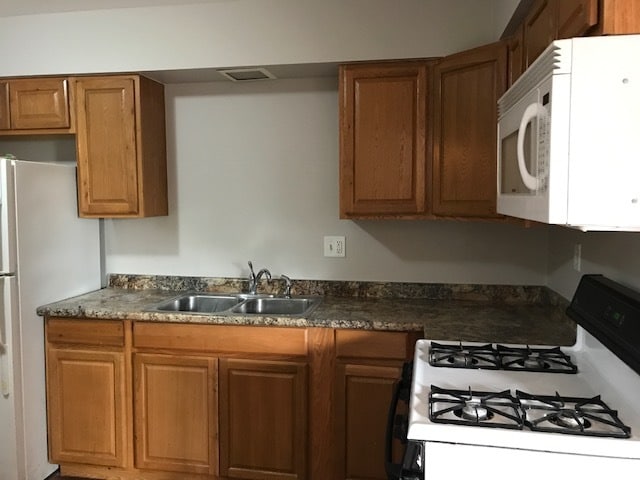 Building Photo - 304 Hankes Ave