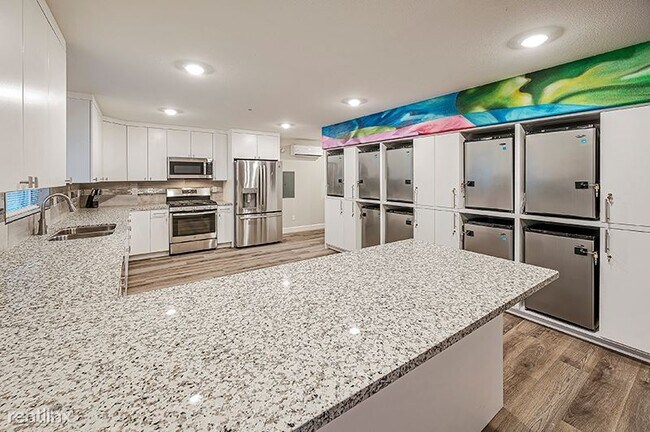 Building Photo - 9 br, 5 bath Apartment - 523 Nevada St