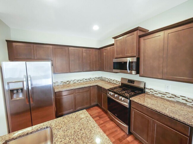 Building Photo - 5 Beds 3Baths Stunning Single-family Home ...