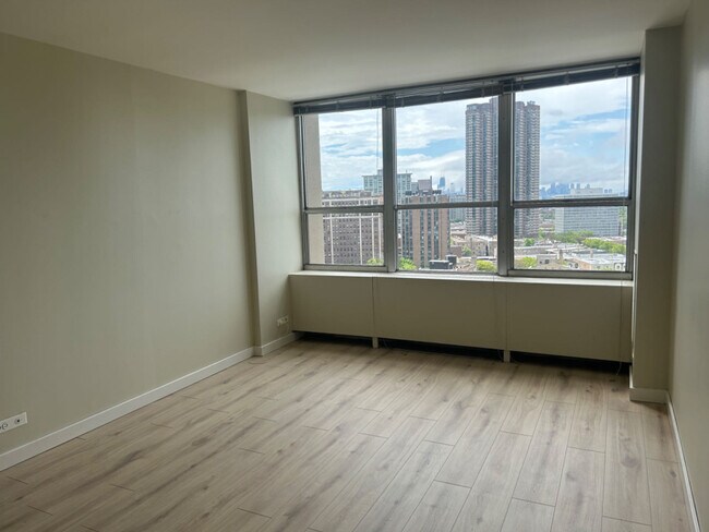 Foto del edificio - 655 W Irving Park Rd