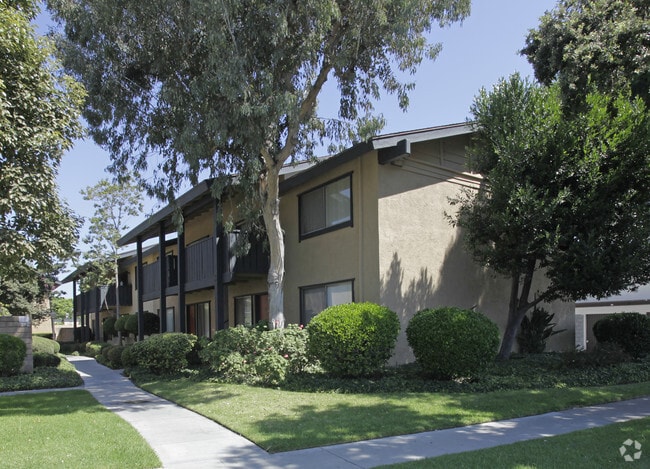 Building Photo - Glen Oaks Apartments