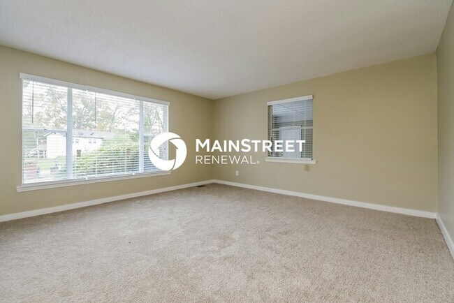 Building Photo - 2 Bedroom Pet-Friendly Home in Birmingham, AL with Main Street Renewal