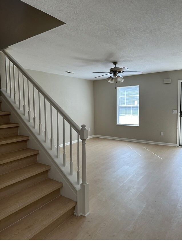 Primary Photo - 943 Glendower Way