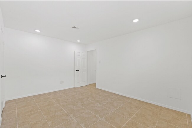 Foto del edificio - BEAUTIFUL HOME IN HOUSTON. MOVE IN READY!.