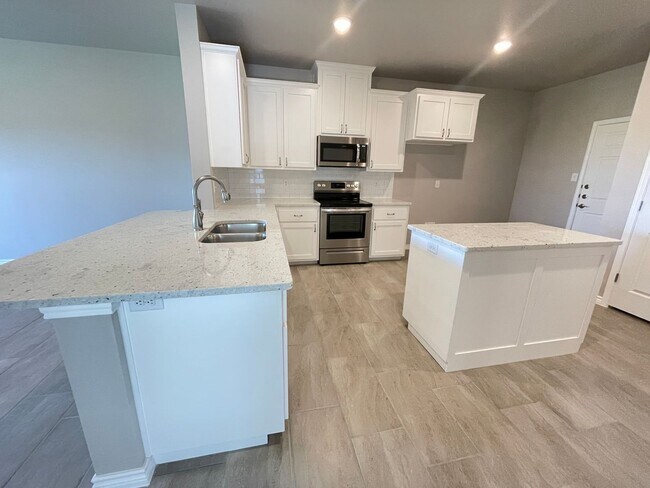 Building Photo - 5417 Rose Garden Loop