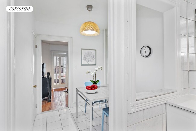 Foto del edificio - 228 W 16th St