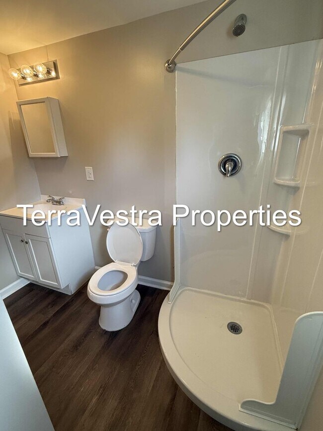 Building Photo - 1881 Williamstown Erial Rd