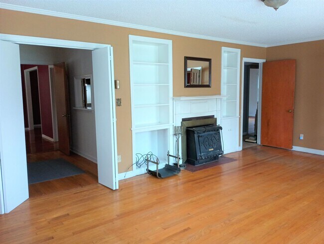 Building Photo - 4/2 TWO STORY in southeast Decatur!!!