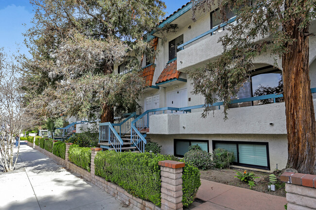 Building Photo - 5346 Zelzah Ave