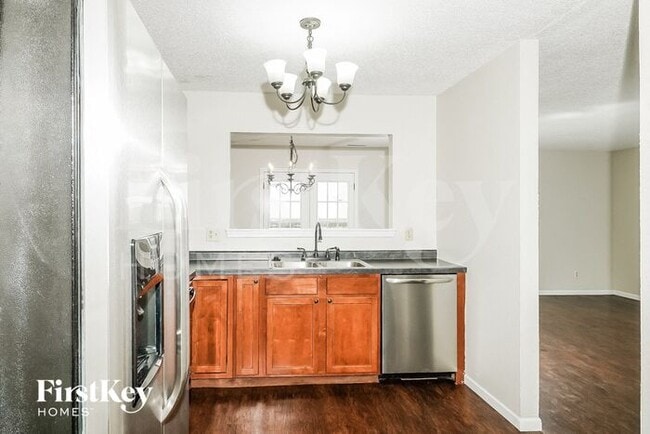Foto del edificio - 1181 Kenwood Dr