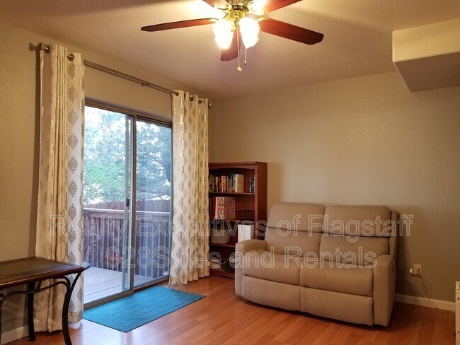 Foto del edificio - 6404 N Conrad Ln