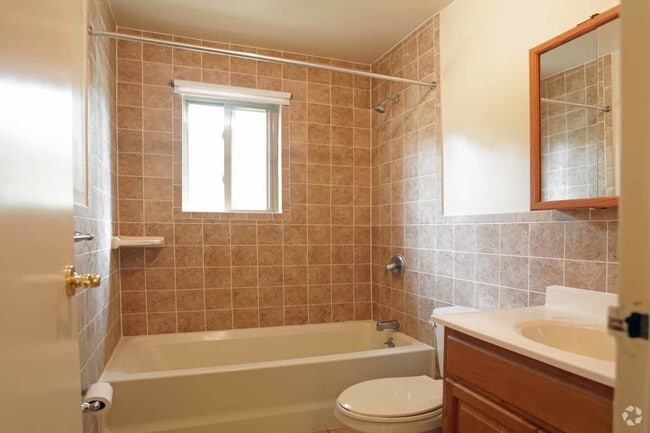 bathroom - Sleepy Hollow Gardens