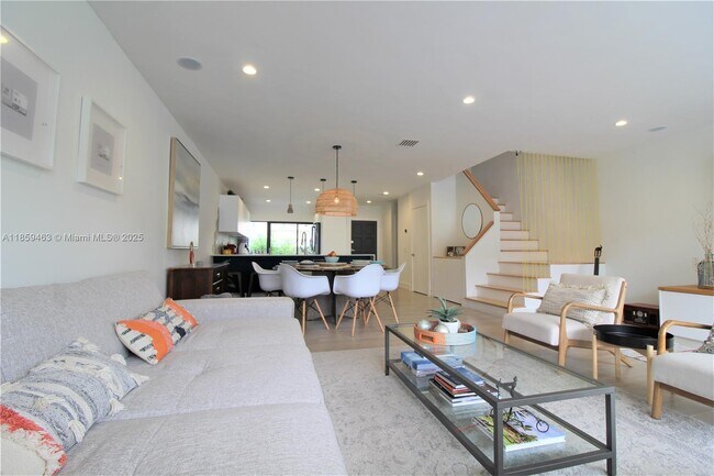 Foto del edificio - 3547 NE 168th St