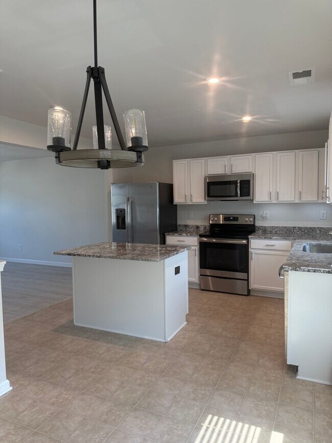 Building Photo - Newly Renovated 3BR Townhome with Private Patio in Fort Mill