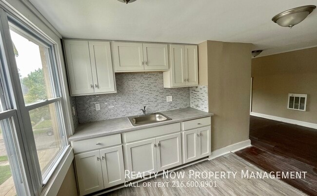 Building Photo - 3271 Desota Ave