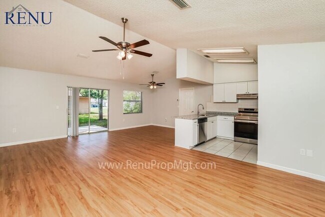 Foto del edificio - Available Now!