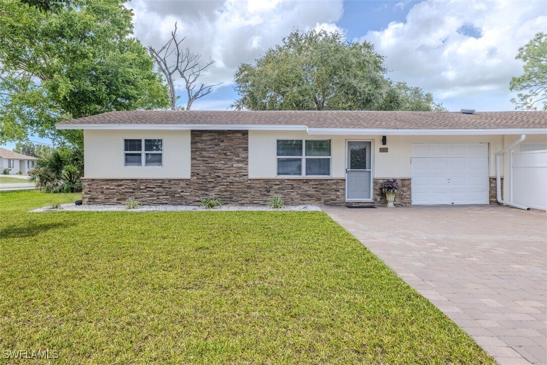 Primary Photo - 27311 J C Ln
