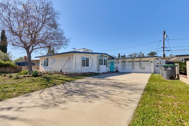 Building Photo - 915 N Holly St