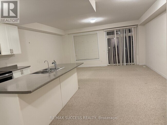 Photo du bâtiment - 77 Diana Ave