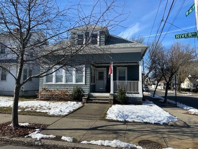 Building Photo - 710 River Ave