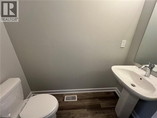 Photo du bâtiment - 350 River Rd