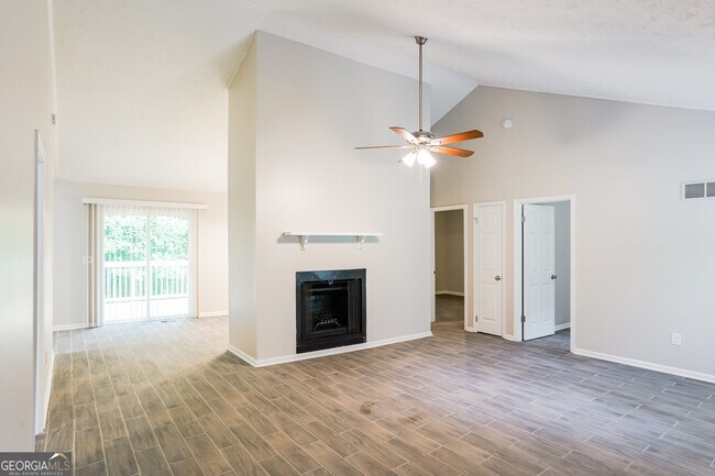 Building Photo - 491 Pineland Cir