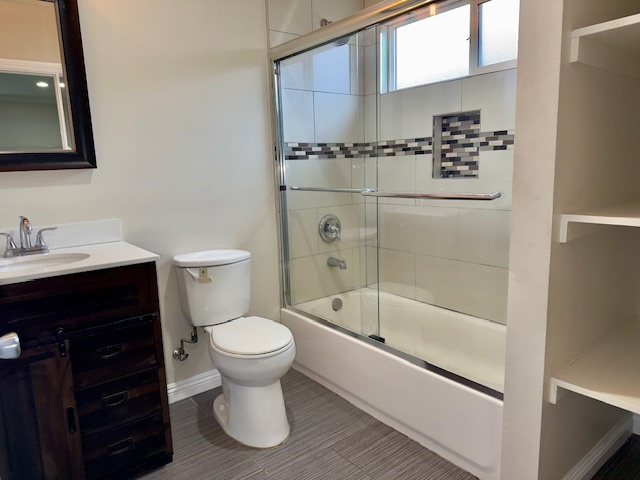 Baño 1 - 1048 W 102nd St